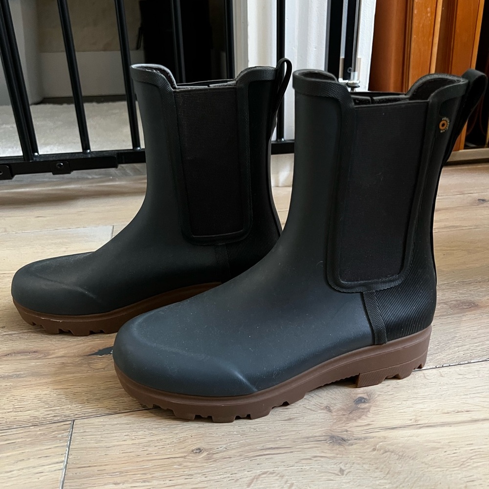 Bogs Holly Tall Chelsea Rain Boots - Dark Grey Size 8, Worn Once!